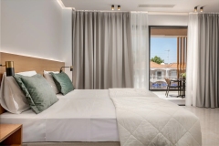 Canadian-Premium-Room-03